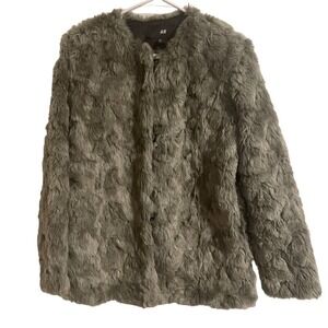 𝅺NWT H&M Gray Faux Fur Winter Coat w/Pockets